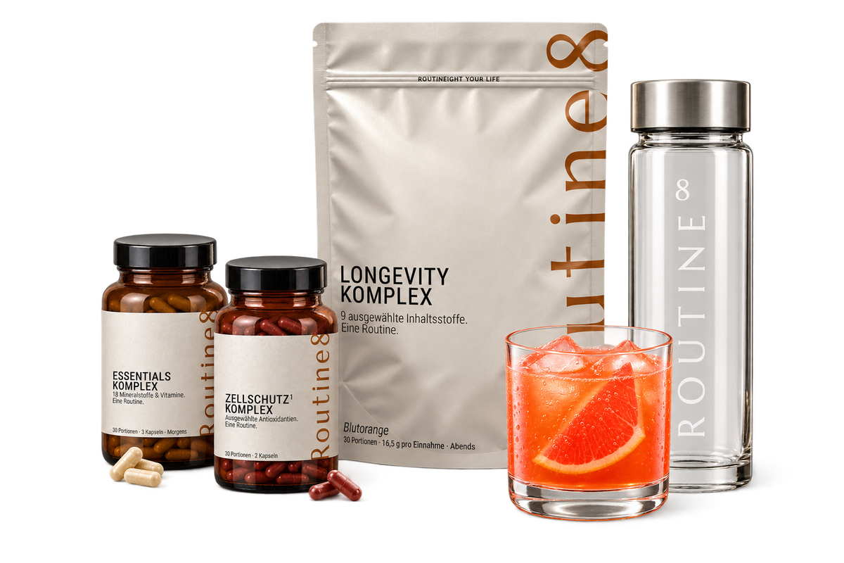 ROUTINE8 Longevity Bundle Complete mit Longevity, Essentials und Zellschutz Komplex, Glasflasche und Getränk.
